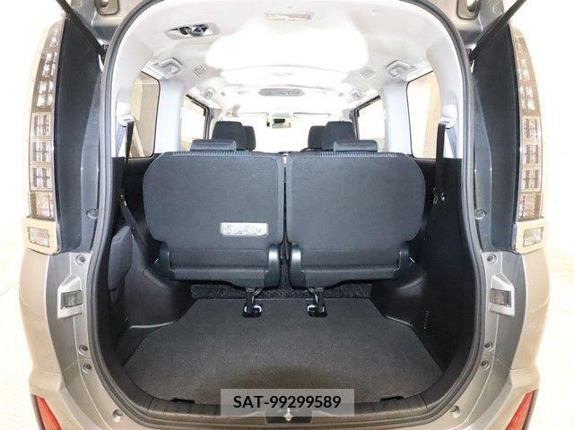 Toyota VOXY 2016-11 370469-8