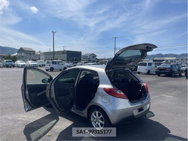 Mazda DEMIO 2011-07 301835-10