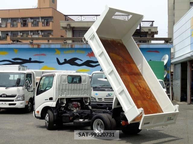 Hino DUTRO 2018-08 320402-1