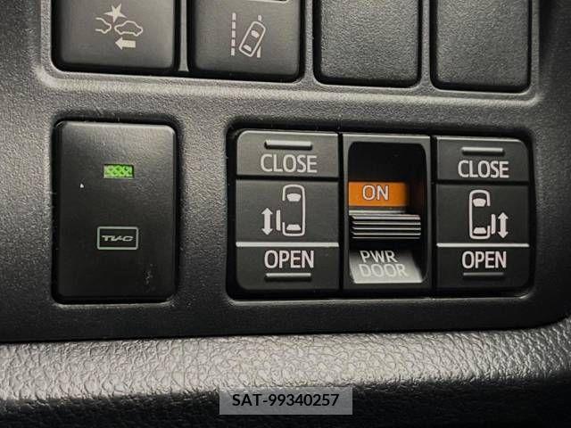 Toyota VOXY 2018-12 370433-5