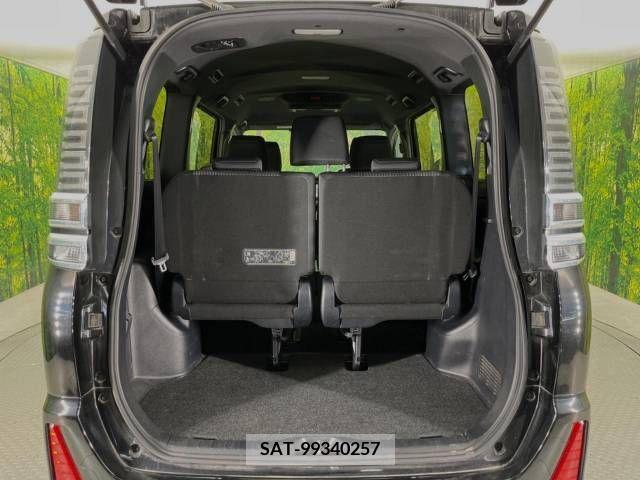 Toyota VOXY 2018-12 370433-11