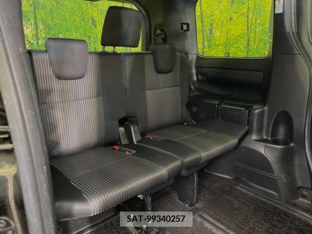 Toyota VOXY 2018-12 370433-10