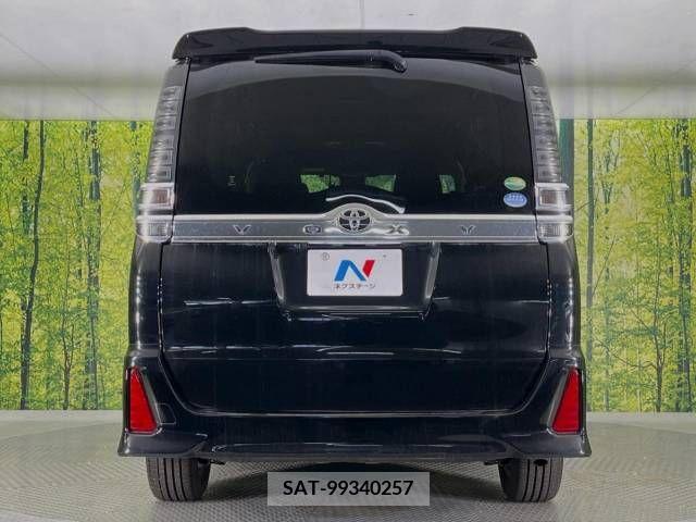 Toyota VOXY 2018-12 370433-16
