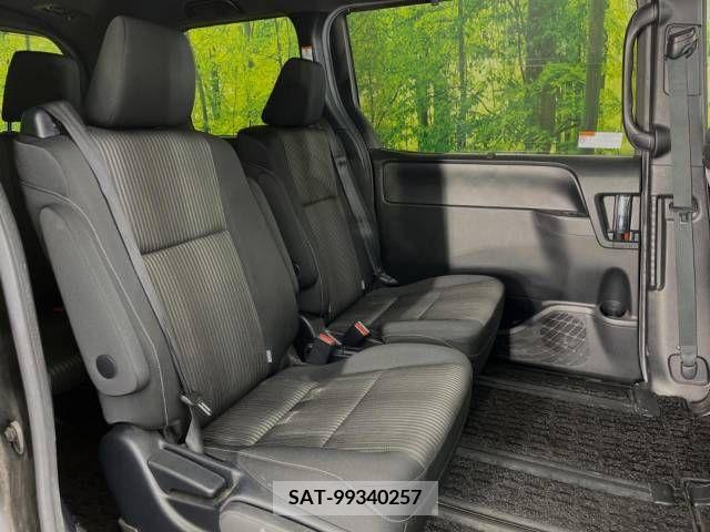 Toyota VOXY 2018-12 370433-9