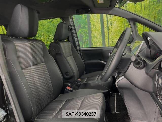 Toyota VOXY 2018-12 370433-8