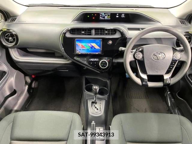 Toyota AQUA 2019-03 239952-1