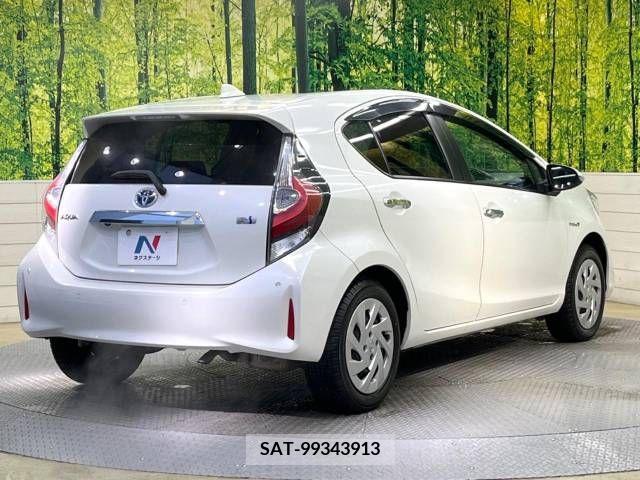 Toyota AQUA 2019-03 239952-17