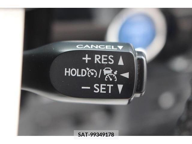 Toyota PRIUS PHV 2017-07 373882-3