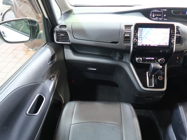 Nissan SERENA 2017-06 26455-11