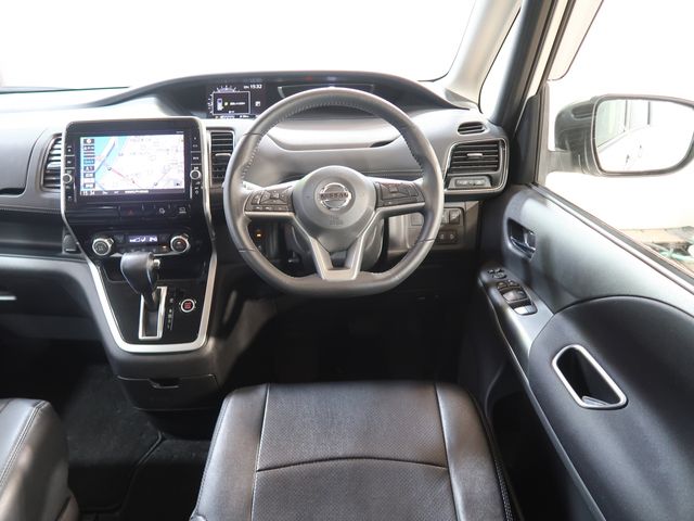 Nissan SERENA 2017-06 26455-12