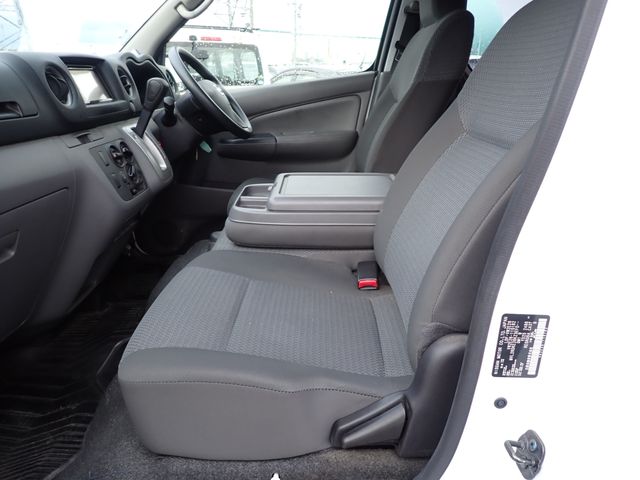 Nissan NV350 Caravan 2019-11 15621-20