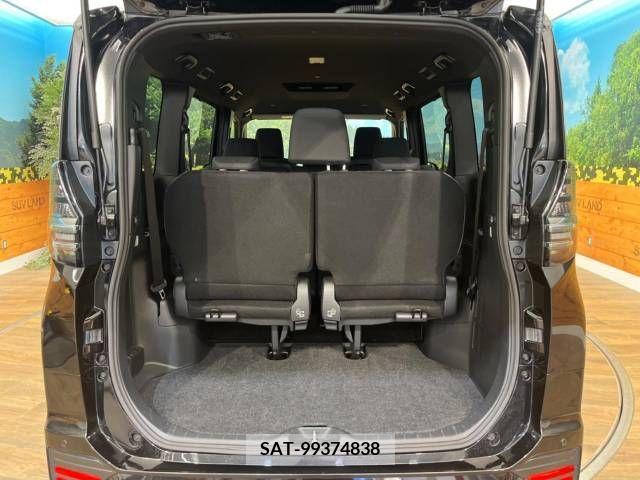 Toyota VOXY 2023-05 289296-10
