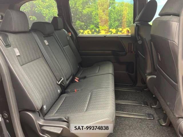 Toyota VOXY 2023-05 289296-8