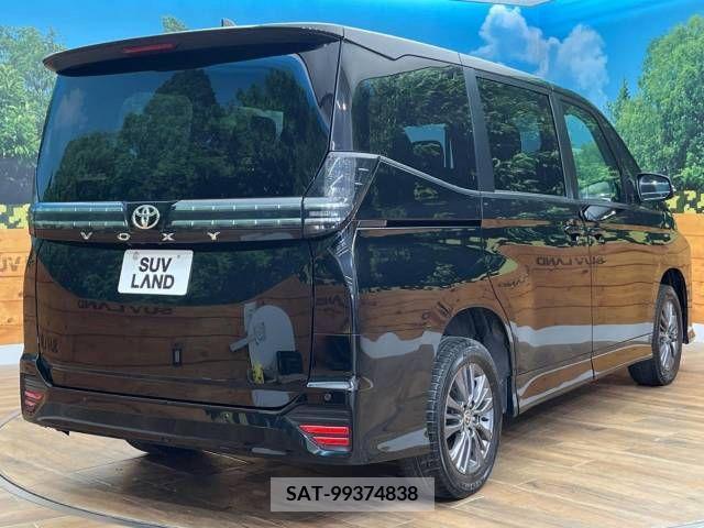 Toyota VOXY 2023-05 289296-17