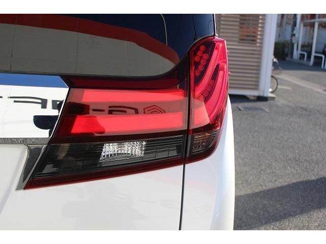 Toyota ALPHARD 2016-06 183103-11