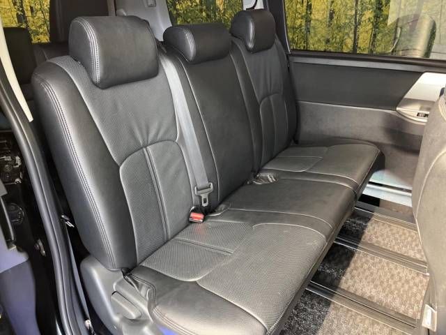 Toyota VOXY 2013-11 28426-9