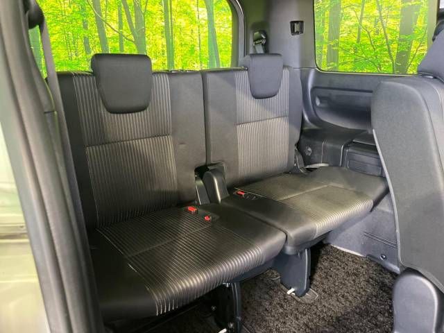 Toyota VOXY 2019-06 192817-11