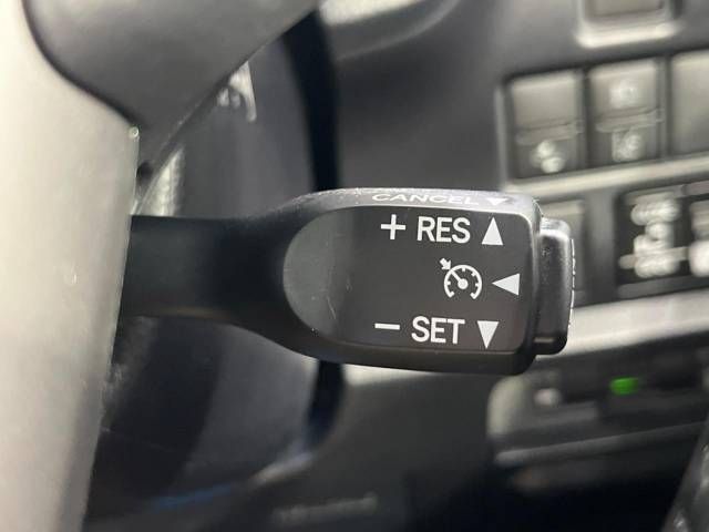 Toyota VOXY 2019-06 192817-7