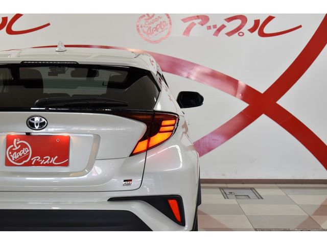 Toyota C-HR 2021-04 17522-26