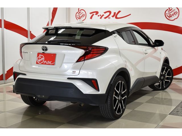 Toyota C-HR 2021-04 17522-23