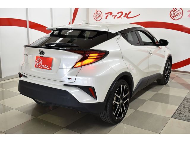 Toyota C-HR 2021-04 17522-24