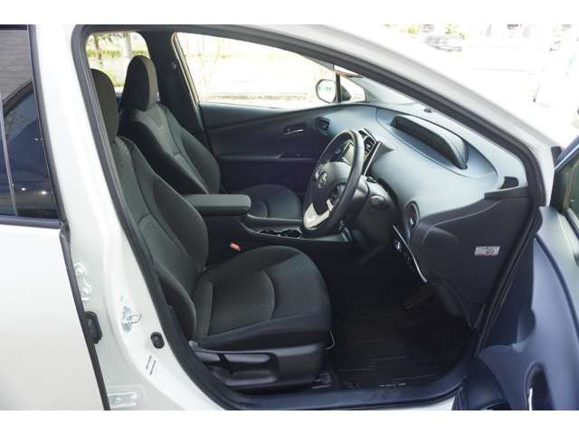 Toyota PRIUS 2017-10 10864-5