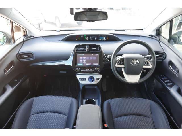 Toyota PRIUS 2017-10 10864-4