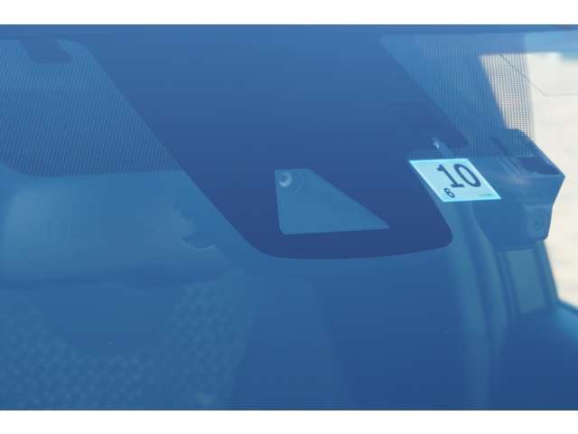 Toyota PRIUS 2017-10 10864-9