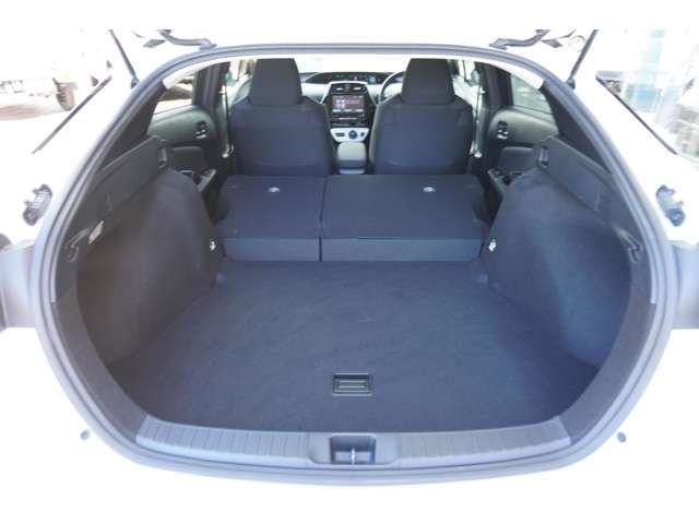 Toyota PRIUS 2017-10 10864-8