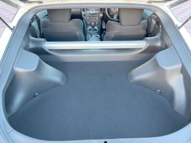 Nissan FAIRLADY Z 2010-04 184610-11