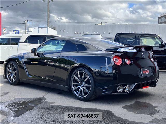 Nissan GT-R 2011-12 273519-4