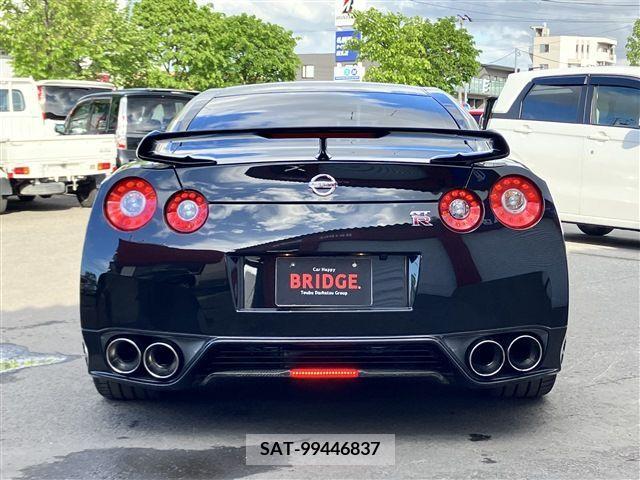 Nissan GT-R 2011-12 273519-5