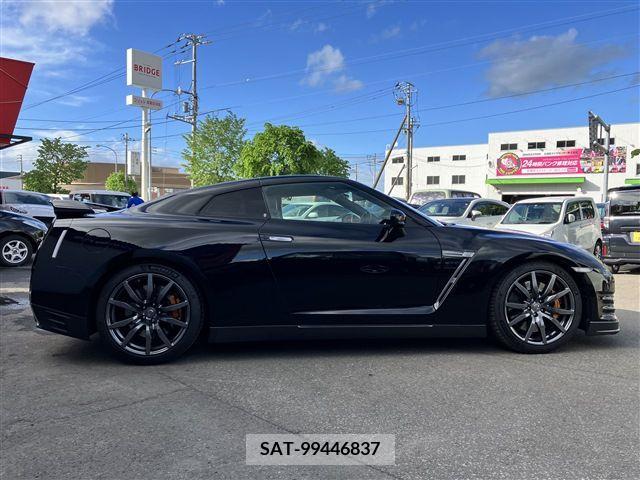 Nissan GT-R 2011-12 273519-7