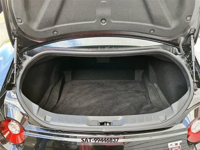 Nissan GT-R 2011-12 273519-17
