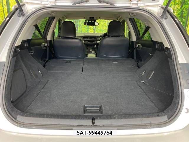 Lexus CT 2011-08 322661-10