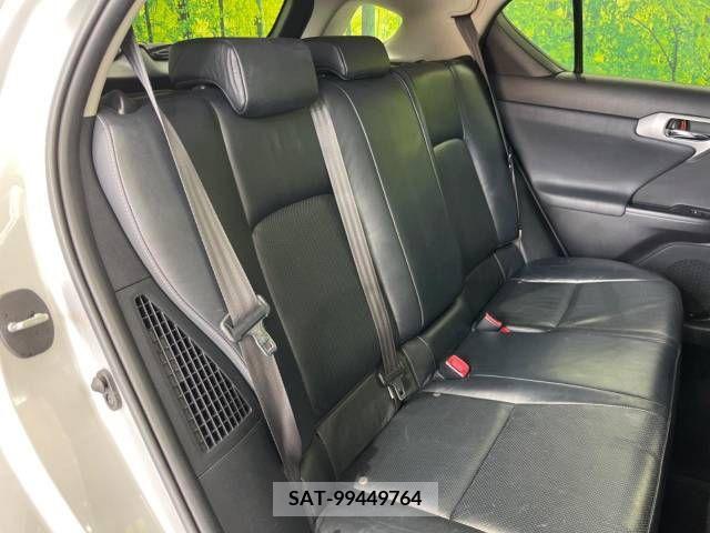 Lexus CT 2011-08 322661-9