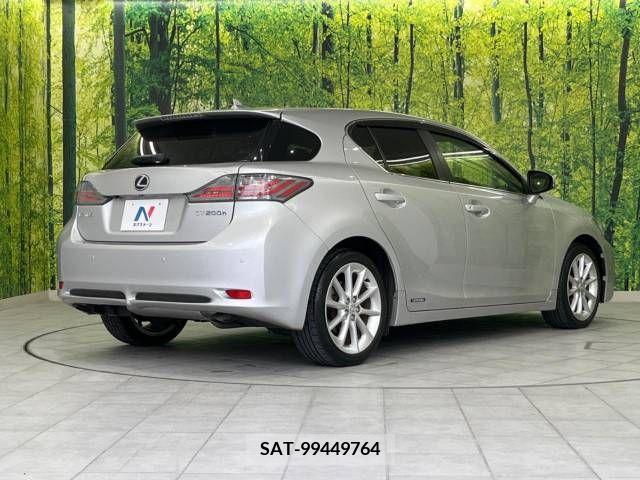 Lexus CT 2011-08 322661-17