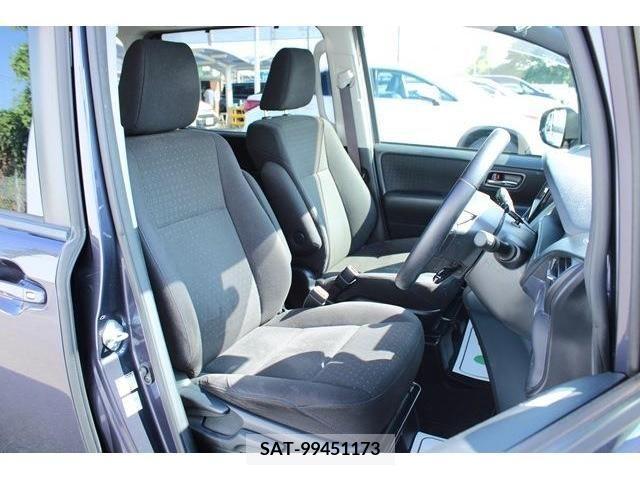 Toyota VOXY 2016-11 370488-12