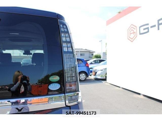 Toyota VOXY 2016-11 370488-11