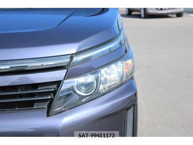Toyota VOXY 2016-11 370488-10