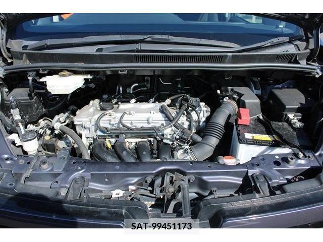 Toyota VOXY 2016-11 370488-18