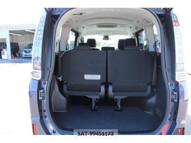 Toyota VOXY 2016-11 370488-17
