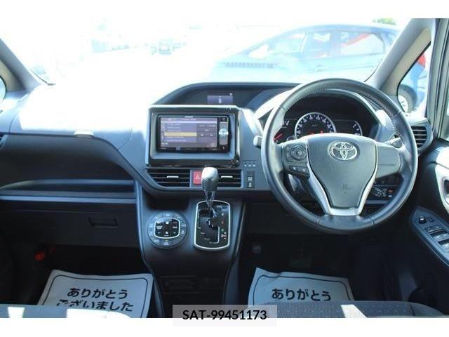 Toyota VOXY 2016-11 370488-16