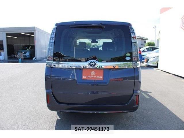 Toyota VOXY 2016-11 370488-7