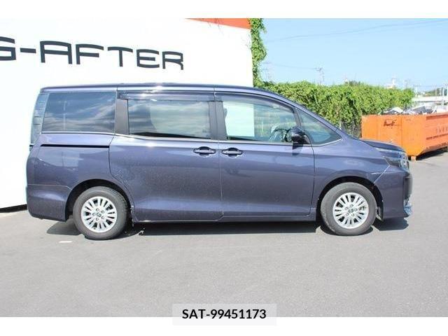 Toyota VOXY 2016-11 370488-6
