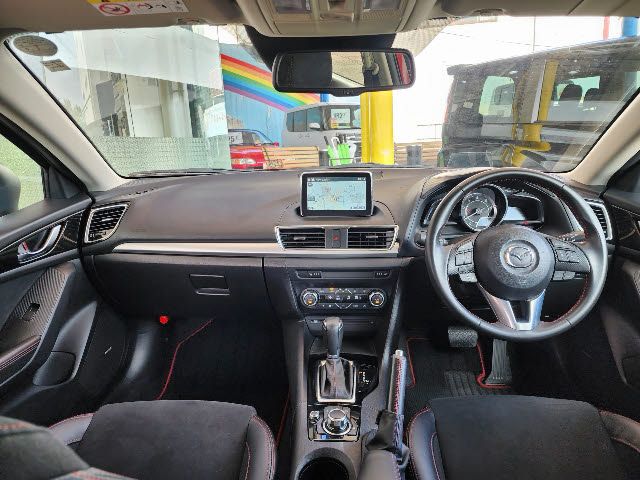 Mazda AXELA SPORT 2014-07 12820-1