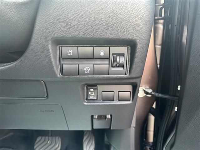 Nissan ROOX 2022-10 182961-18
