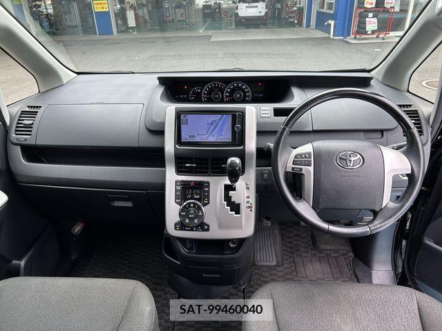 Toyota NOAH 2013-11 380753-5