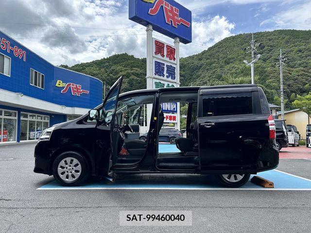 Toyota NOAH 2013-11 380753-3