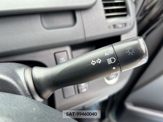Toyota NOAH 2013-11 380753-23